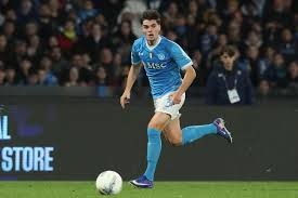 篮球篮网全队配合默契提升