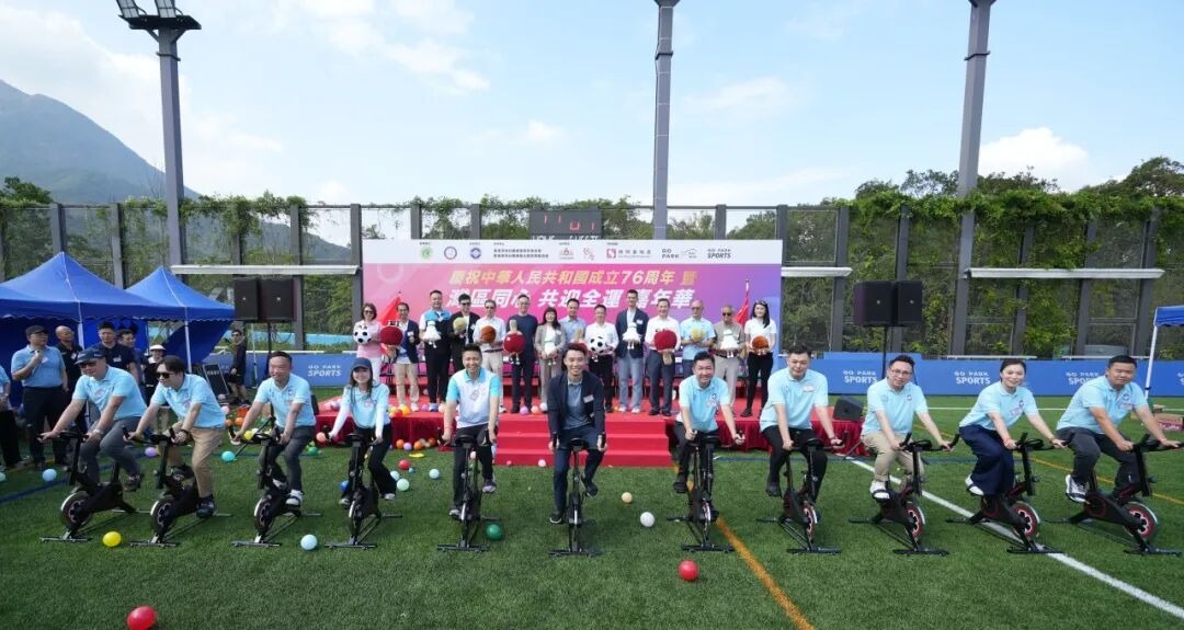 人生巅峰一幕！😂詹姆斯&东契奇目送吉迪超远三分绝杀